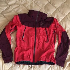 Arc’teryx Shell w/hood